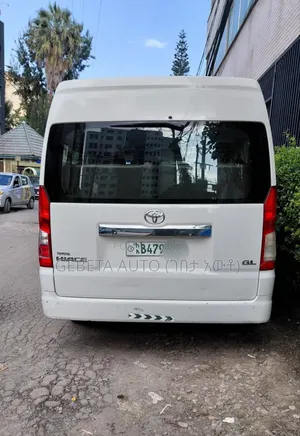 Toyota HiAce 2021 White