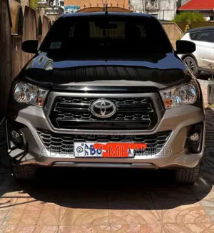 Toyota Hilux 2020 Gray