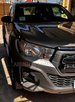 Toyota Hilux 2020 Gray
