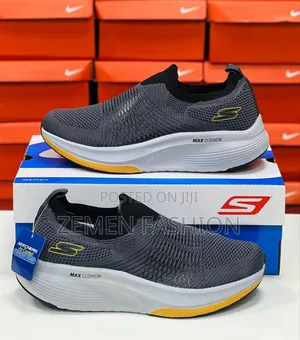 Skechers Max Cushion