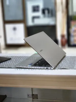 New Laptop Samsung 8GB Intel Core I5 SSD 256GB