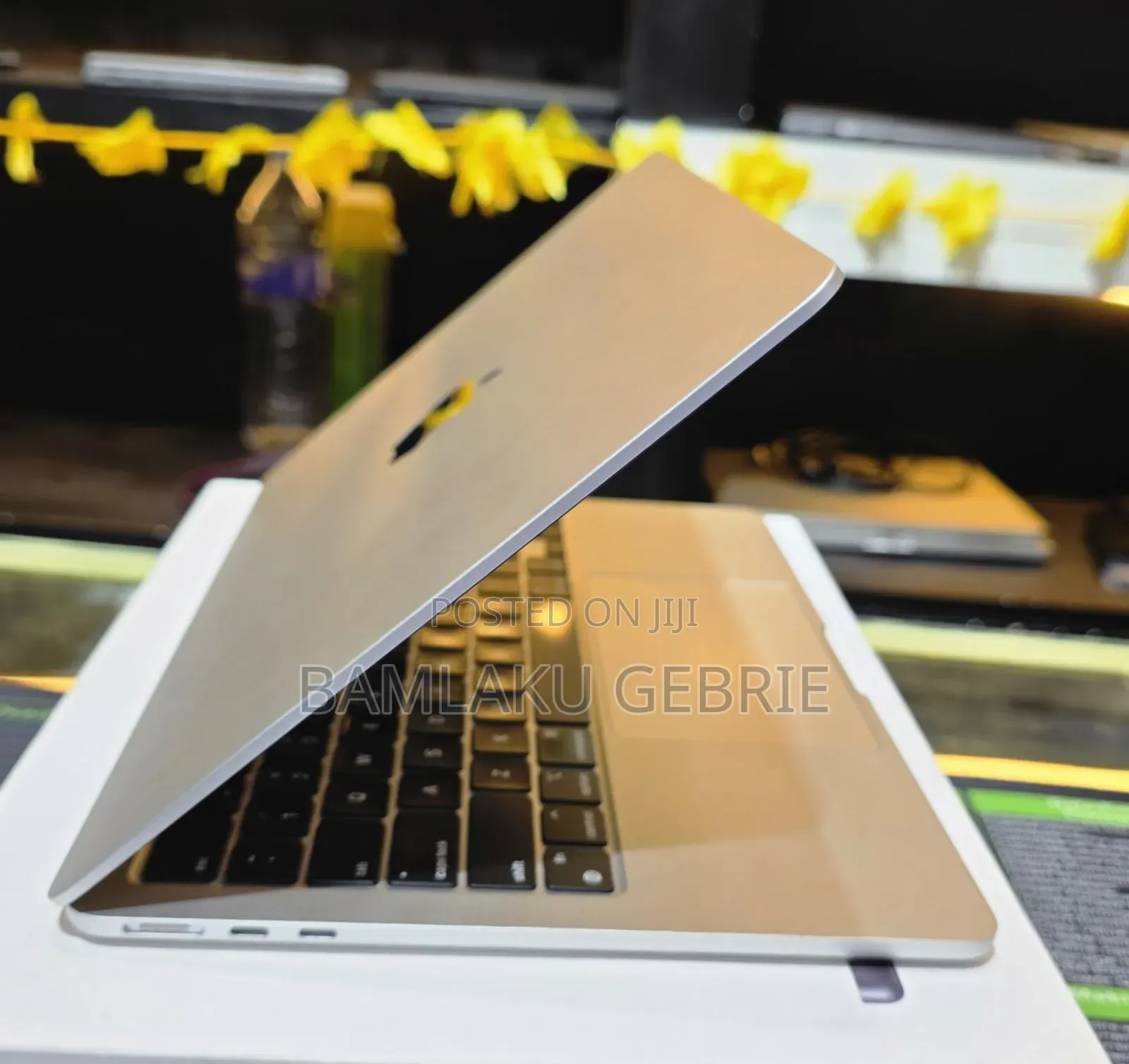 New Laptop Apple MacBook Air 2022 M2 16GB Apple M2 SSD 256GB