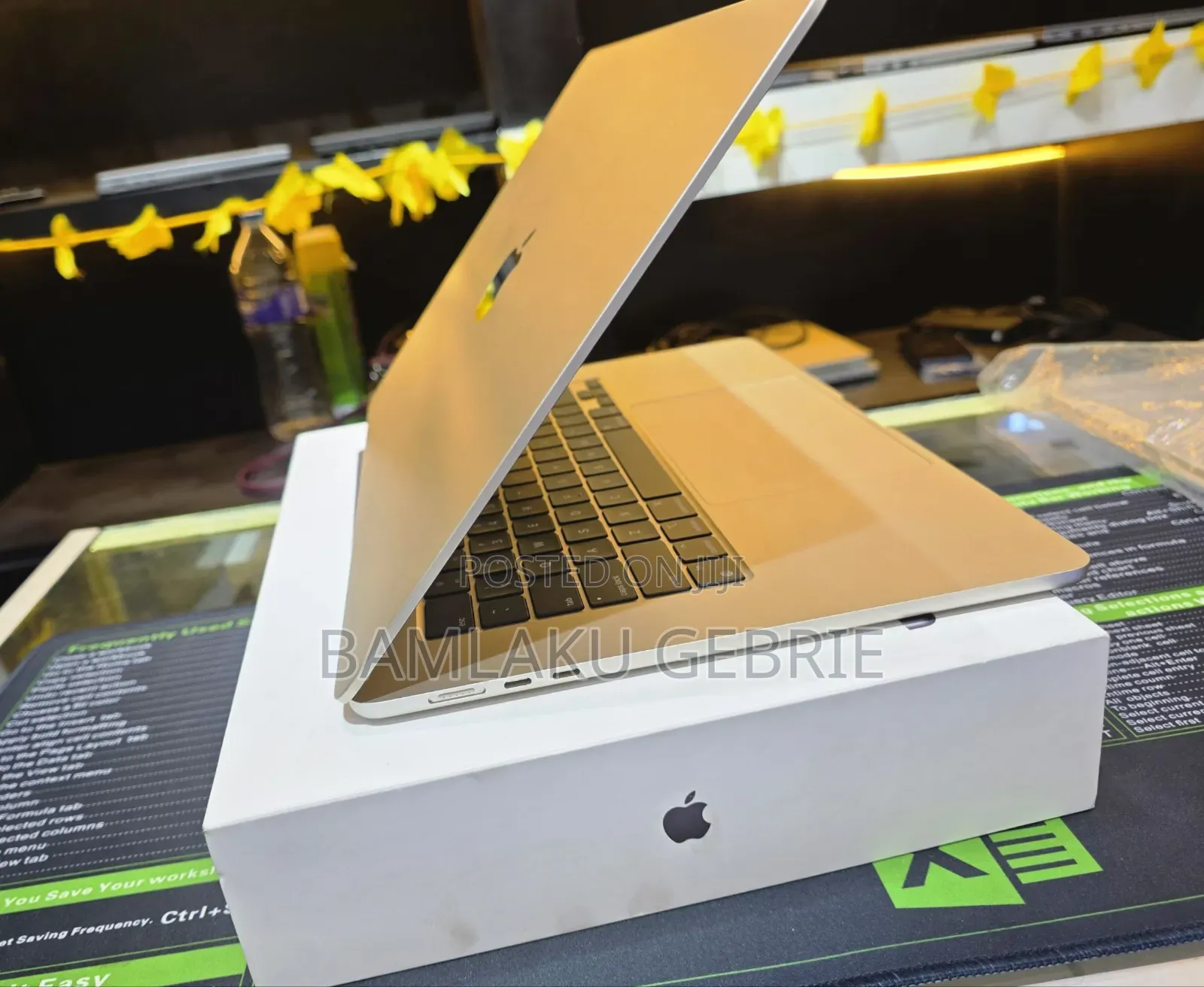 New Laptop Apple MacBook Air 2024 M3 15-Inch 8GB Apple M3 SSD 256GB