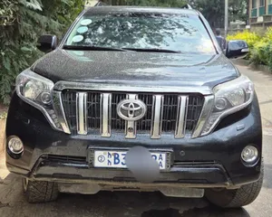 Photo - Toyota Land Cruiser Prado 2015 Gray