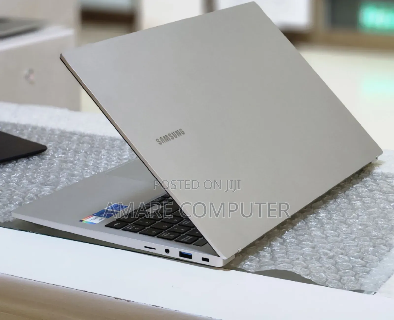 New Laptop Samsung 8GB Intel Core I5 SSD 256GB