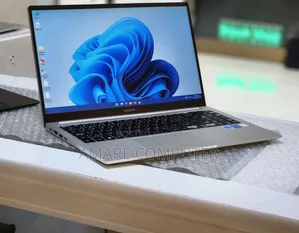 New Laptop Samsung 8GB Intel Core I5 SSD 256GB