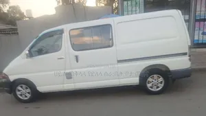 Toyota HiAce 2001 White