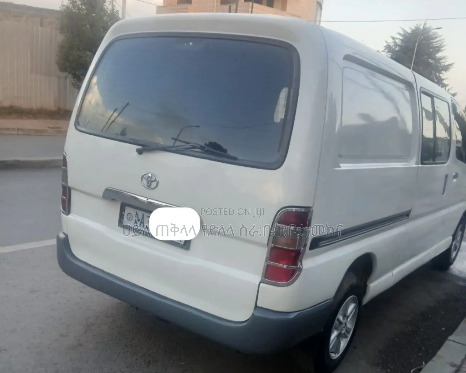 Toyota HiAce 2001 White