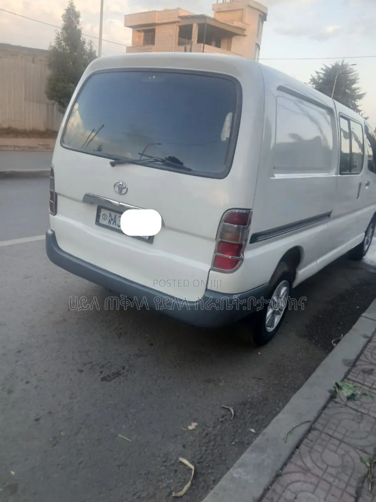 Toyota HiAce 2001 White