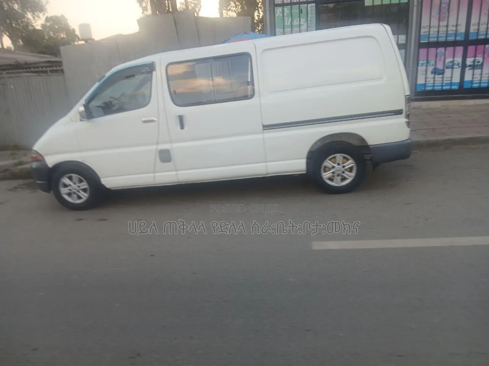 Toyota HiAce 2001 White
