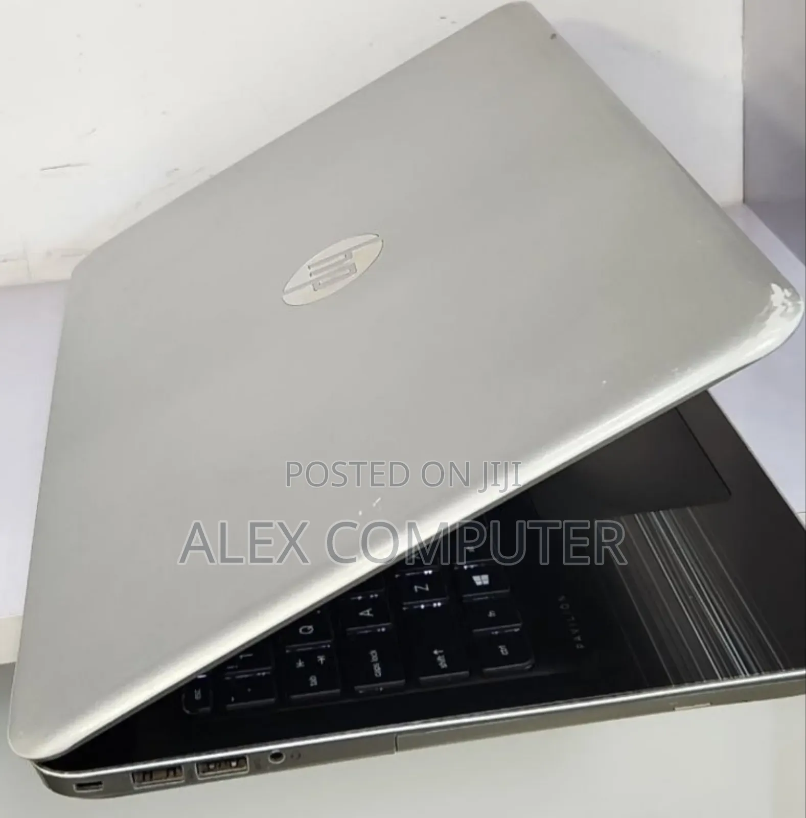 New Laptop HP Pavilion 15 8GB Intel Core I5 SSD 256GB