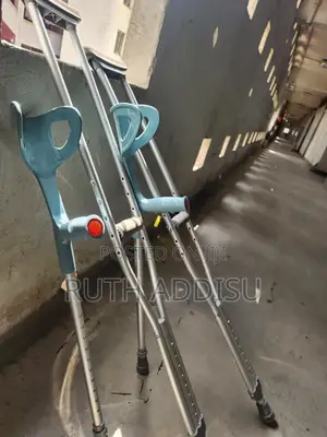 Photo - የብብት እና የክንድ ክራንች Crutches Axillary and Elbow213crutches妹6axillary New