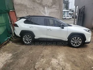 Photo - Toyota RAV4 2020 White