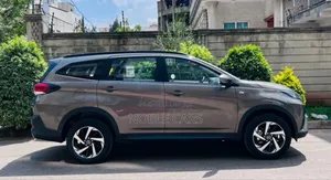 Photo - Toyota Rush 2022 Gold