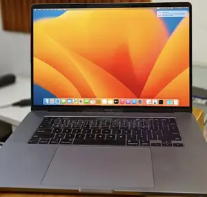 New Laptop Apple MacBook Pro 2019 16GB Intel Core I7 SSD 512GB