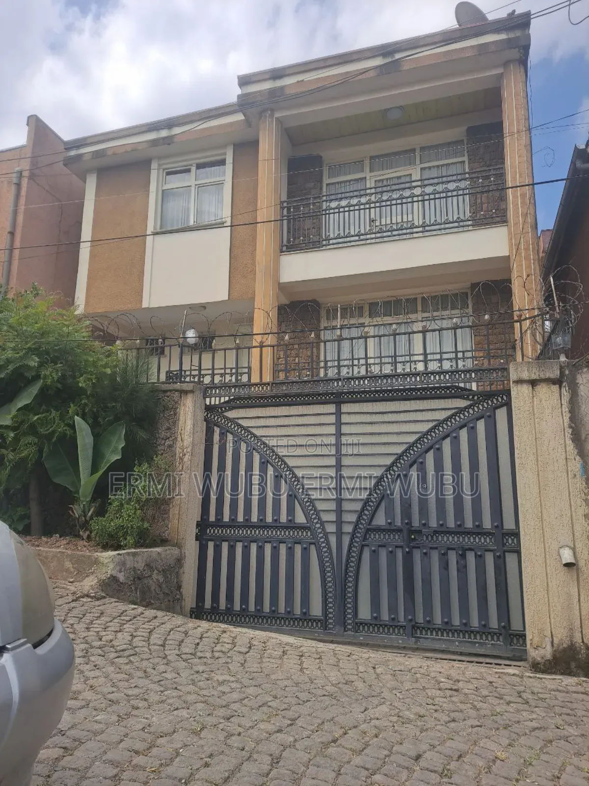 አስቸኳይ ለሽያጭ የቀረበ G+2 ቤት በሐይሌ