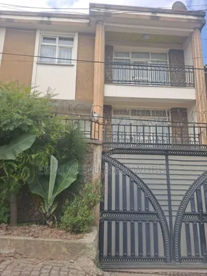 አስቸኳይ ለሽያጭ የቀረበ G+2 ቤት በሐይሌ