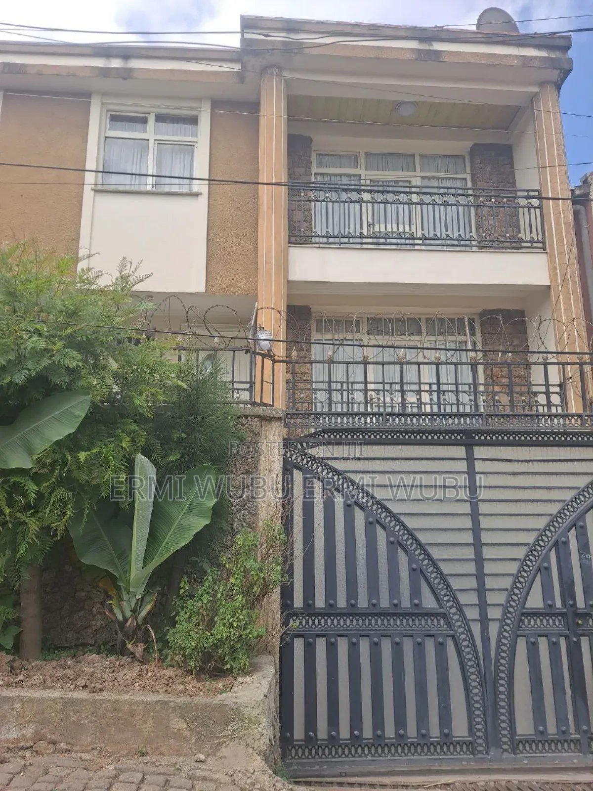 አስቸኳይ ለሽያጭ የቀረበ G+2 ቤት በሐይሌ