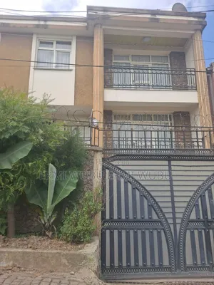 አስቸኳይ ለሽያጭ የቀረበ G+2 ቤት በሐይሌ