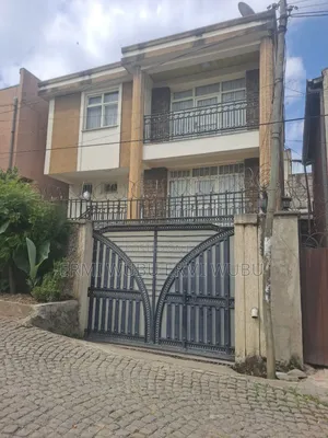 አስቸኳይ ለሽያጭ የቀረበ G+2 ቤት በሐይሌ