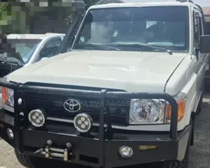 Photo - Toyota Land Cruiser 2019 White