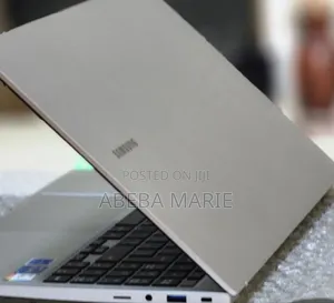 New Laptop Samsung 8GB Intel Core I5 SSD 256GB