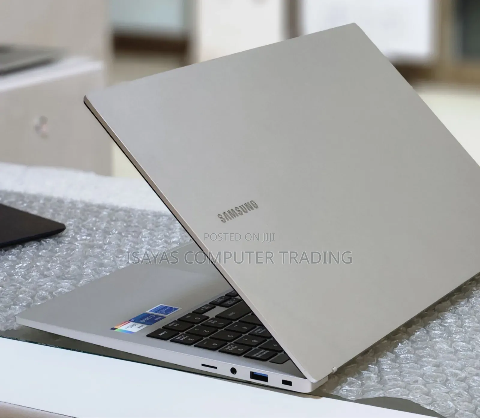 New Laptop Samsung Galaxy Book 2 8GB Intel Core i5 SSD 256GB