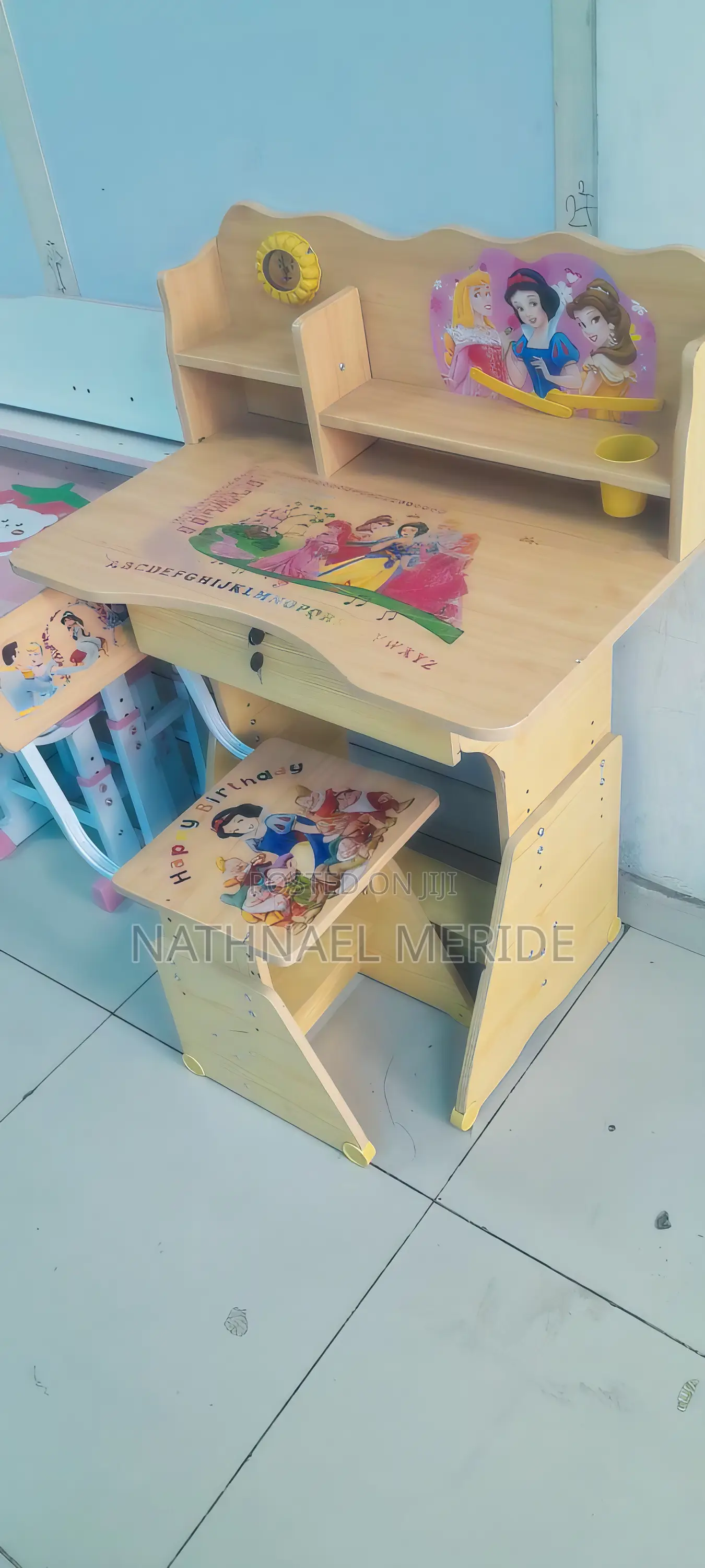  Children's Study Table and Chair ዘመናዊ የልጆች የጥናት ጠረጴዛ እና ወንበር