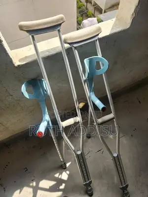 Photo - Axillary and Elbow Bilateral Crutches較少medical Axillary Crutches New