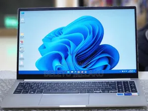 Photo - New Laptop Samsung 8GB Intel Core i5 SSD 256GB
