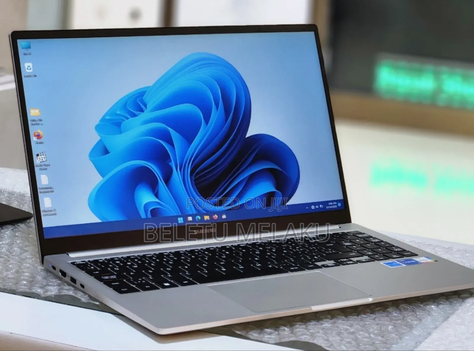 New Laptop Samsung 8GB Intel Core i5 SSD 256GB