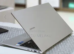 New Laptop Samsung 8GB Intel Core i5 SSD 256GB