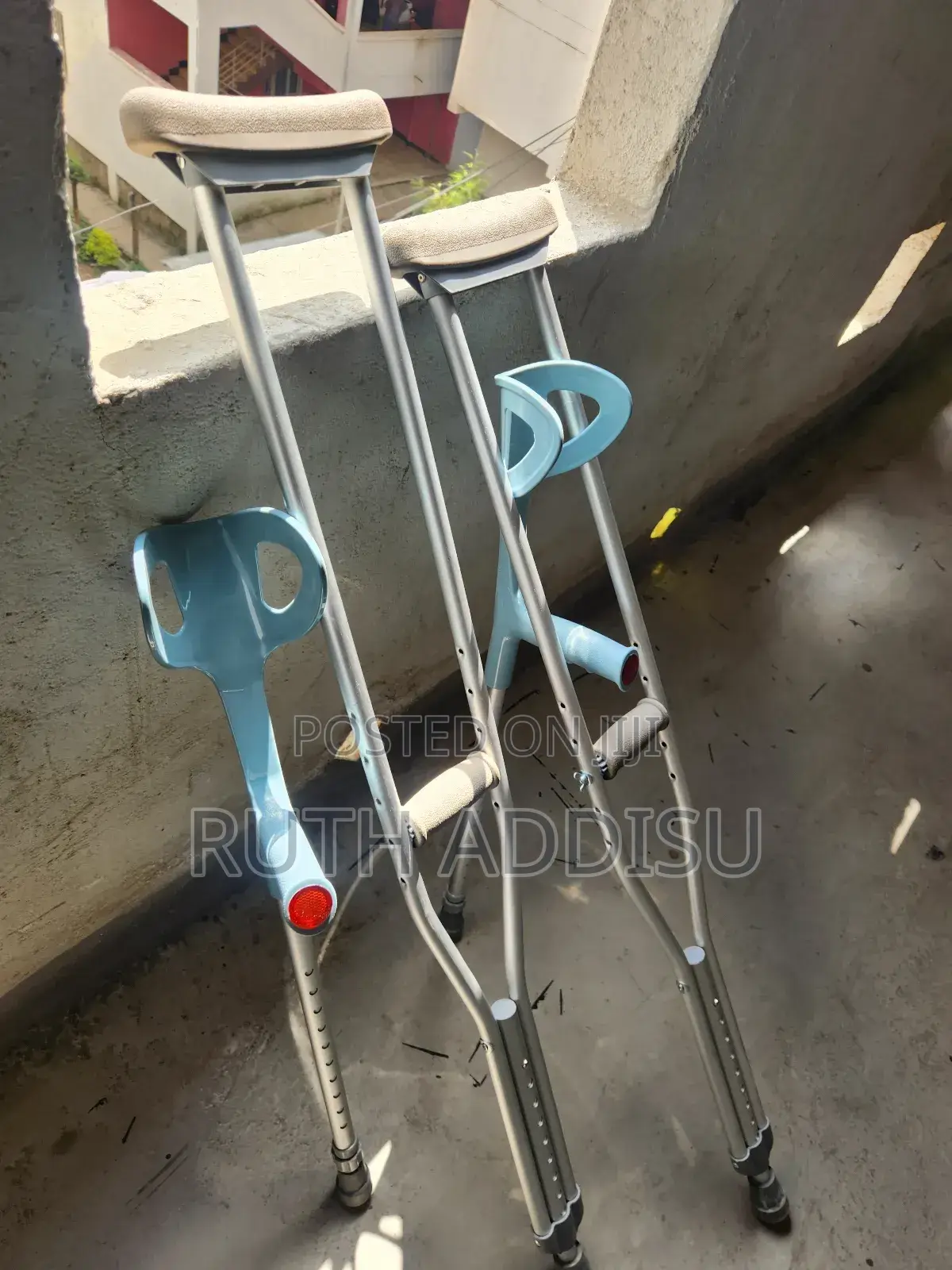 Bilateral Medical Pair Elbow and Axillary Crutches癲同medical Crutches