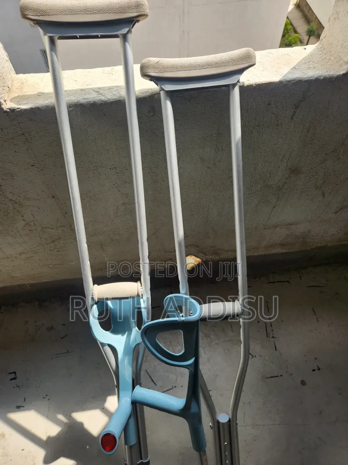 Elbow and Axillary Bilateral Crutches奔馳crutches朱紅crutches批准crutches