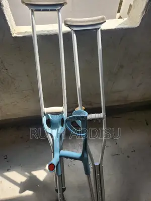 Photo - Axillary and Elbow Bilateral Crutches腕表brand New Crutches使得bilateral