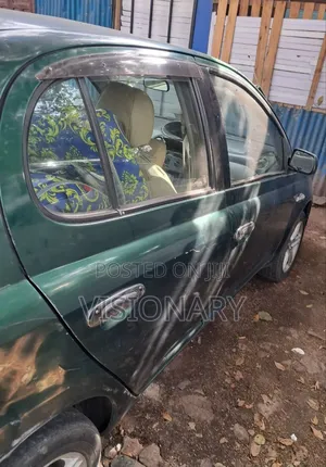 Toyota Platz 2001 Green