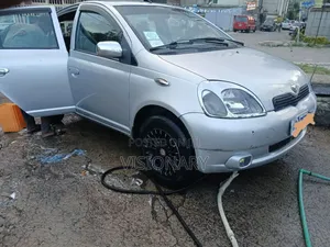 Toyota Vitz 2001 Silver