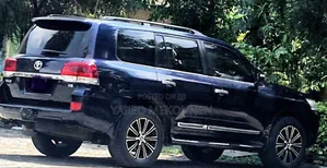 Toyota Land Cruiser 5.7 V8 VXR 2017 Black