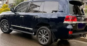 Toyota Land Cruiser 5.7 V8 VXR 2017 Black