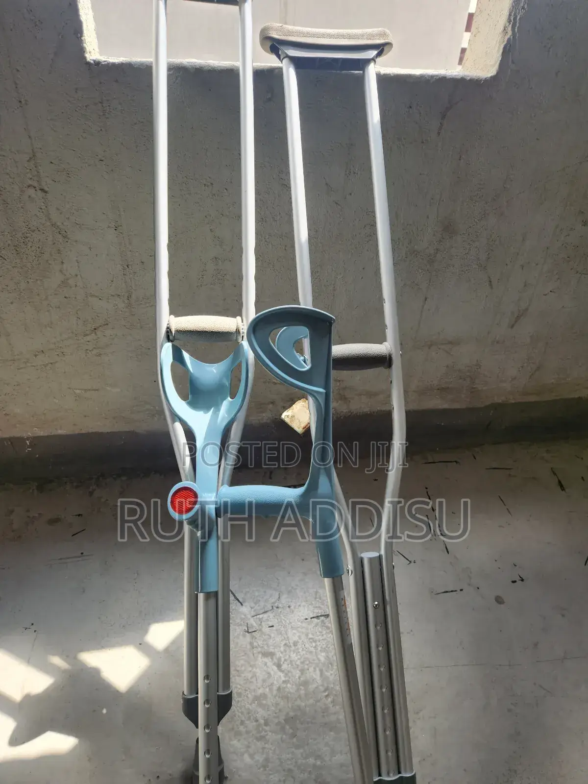 Elbow and Axillary Bilateral Crutches蝨弓axillary Bilateral Crutches New