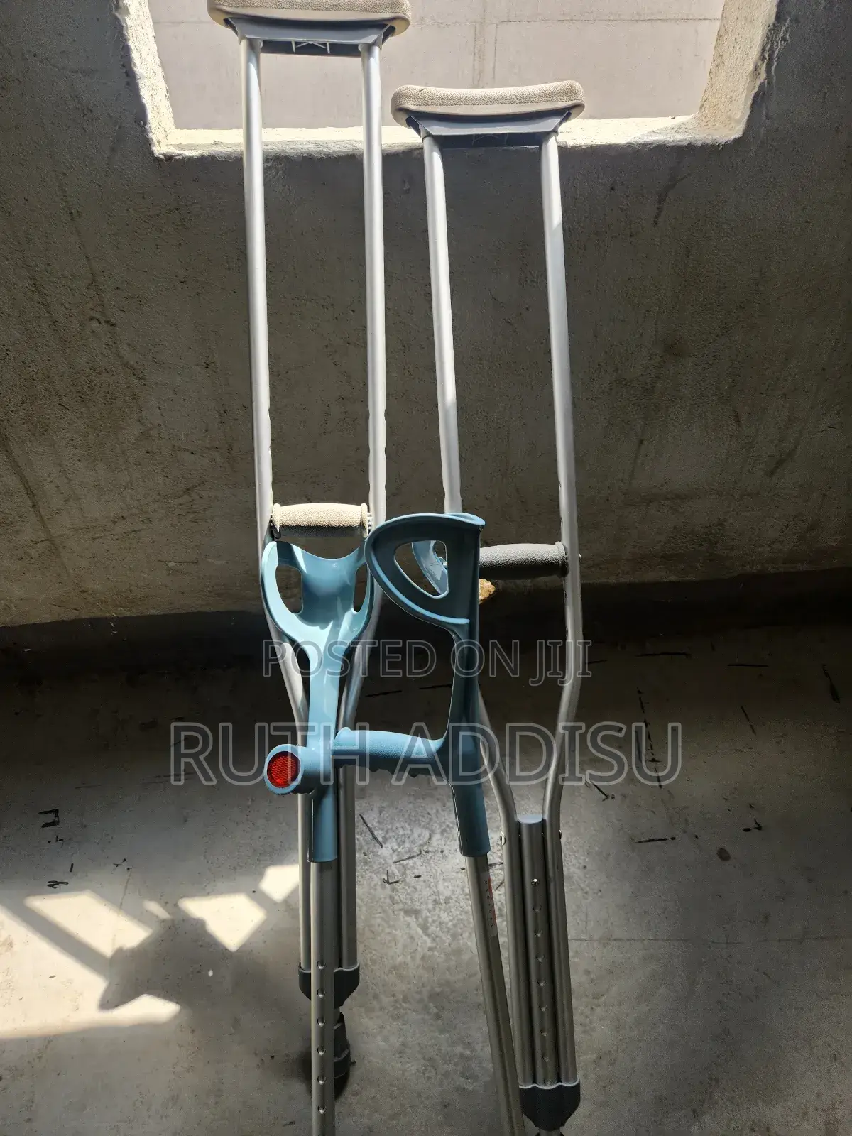 Axillary and Elbow Crutches重大brand New Axillary Crutches顁了crutches New