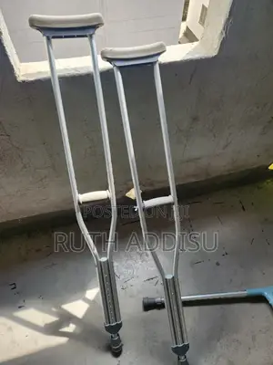 Photo - Axillary Bilateral Crutches輕鬆medical Crutches肇禍brand New Crutches New