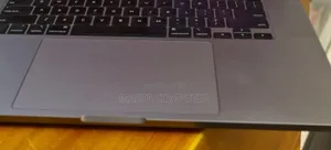 New Laptop Apple MacBook Pro 2019 16GB Intel Core I7 SSD 512GB