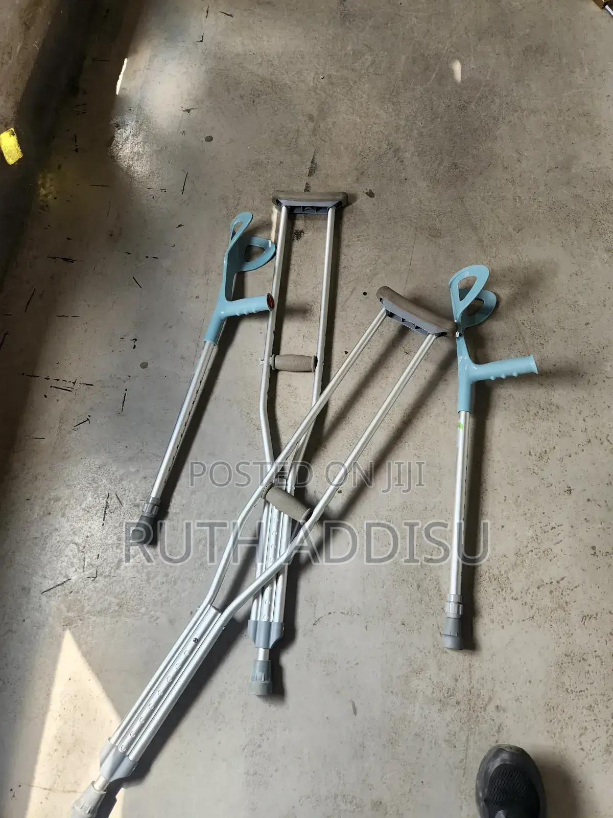 Axillary Bilateral Crutches求助axillary and Elbow Crutches朱諾elbow Crutch