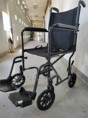 Small Wheel Wheelchair鑰凹foot Rests and 19" Wide Seat醬磬new Wheelchair