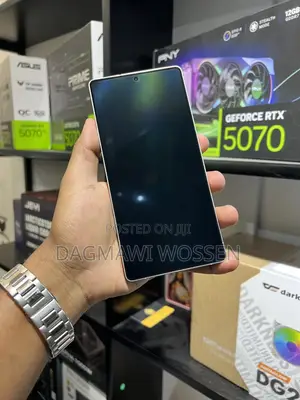 Photo - New Samsung Galaxy S25 Ultra 256 GB Gold