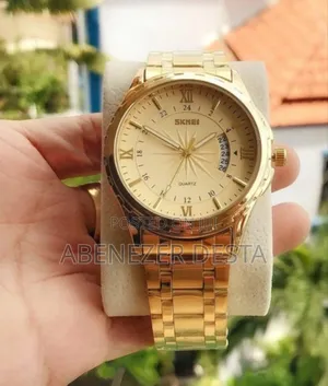 Gold-Toned Skmei 9069 Men's Quartz Watch With a Stainless Steel
