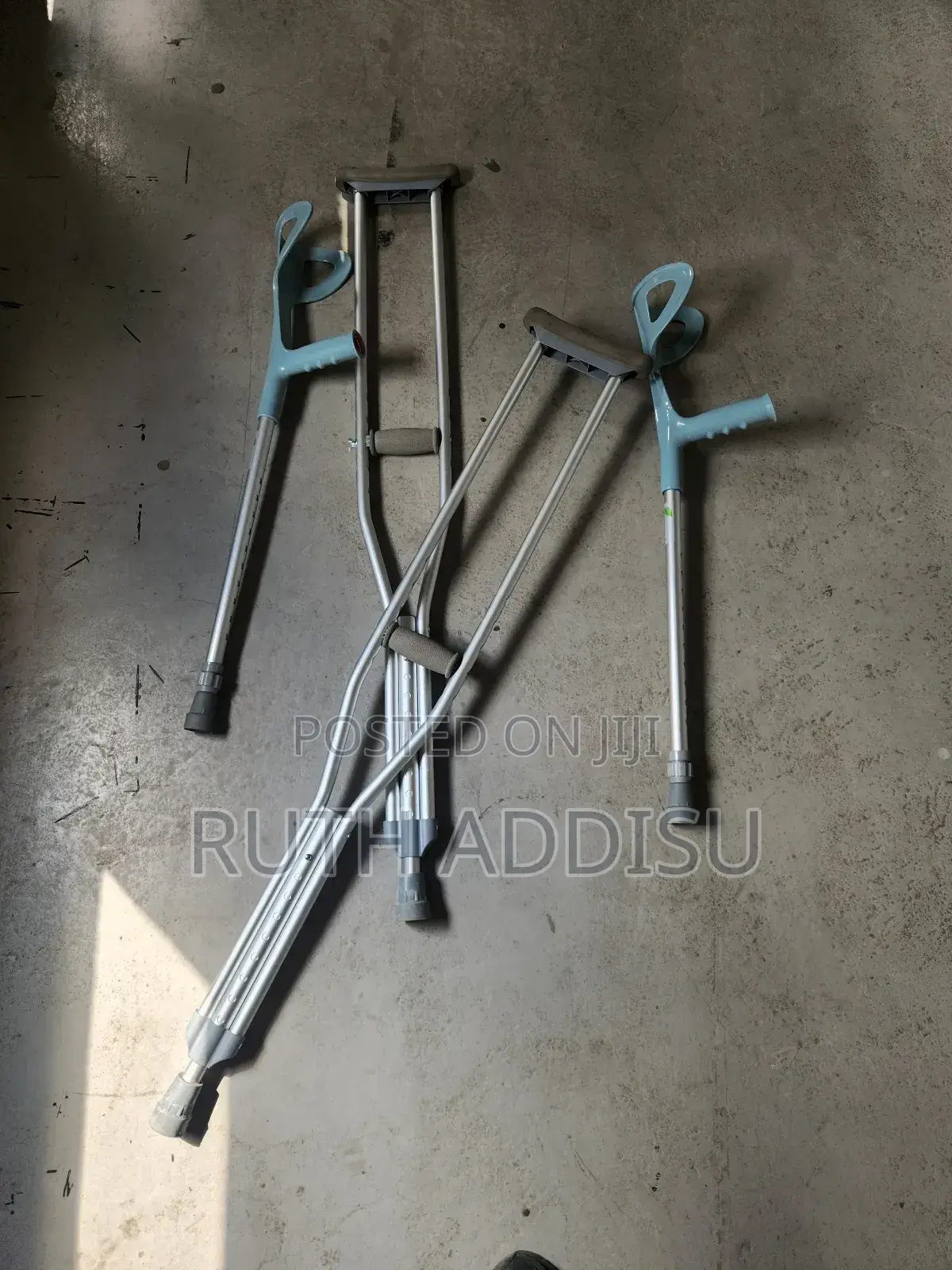 Axi'll Ary and Elbow Crutches轟隆elbow Crutches朱明axillary Crutches New