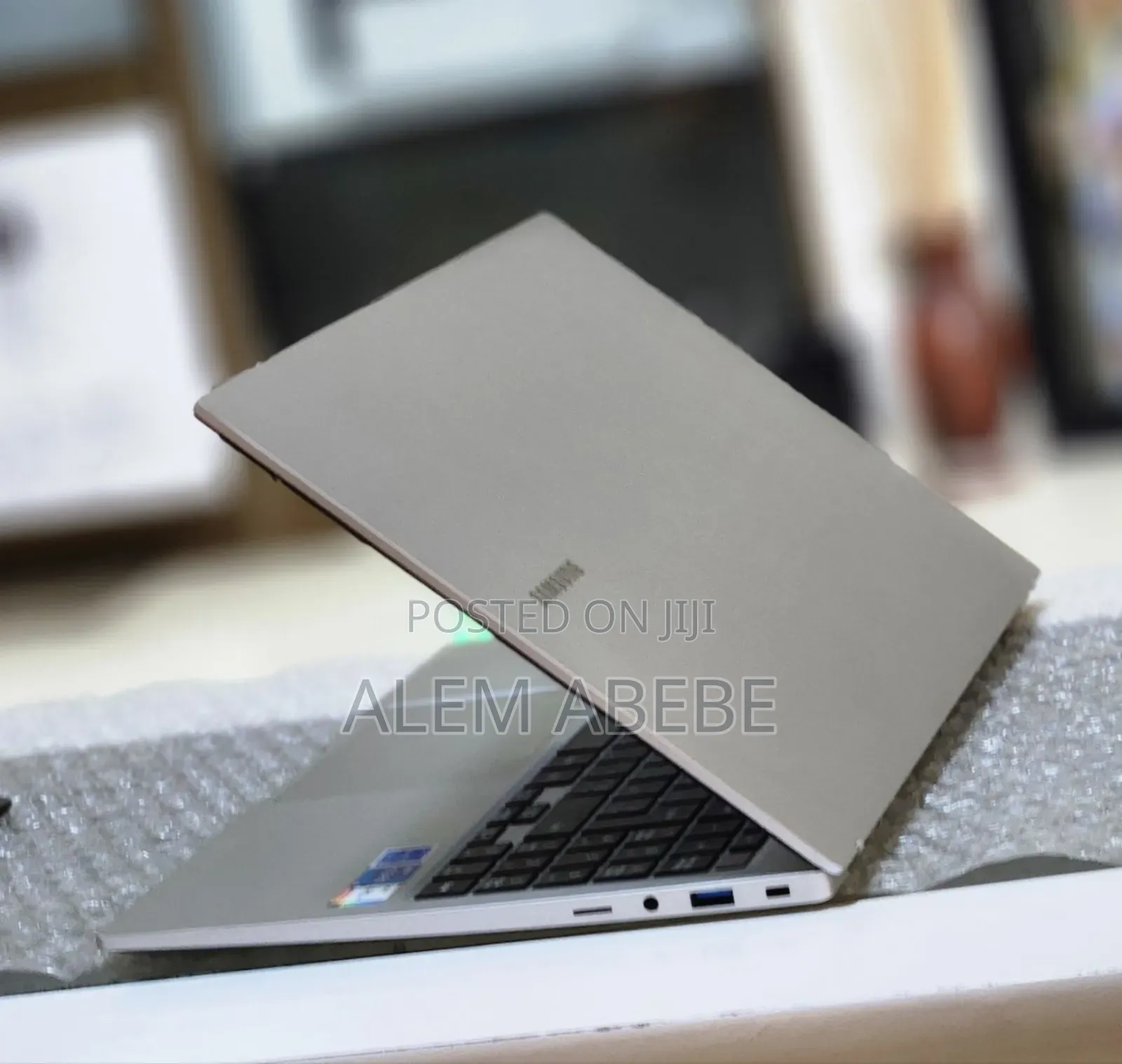 New Laptop Samsung 8GB Intel Core I5 SSD 256GB