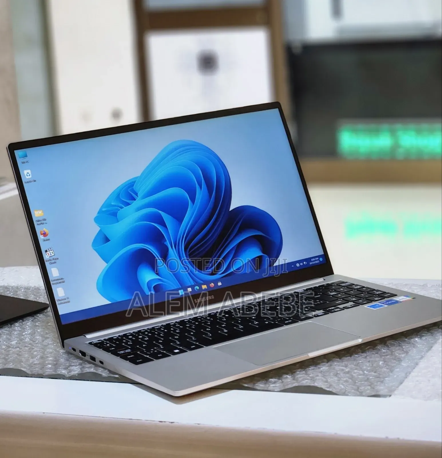 New Laptop Samsung 8GB Intel Core I5 SSD 256GB